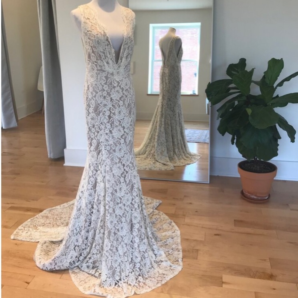 NEVER WORN Wedding Dress - Laurel by Laudae